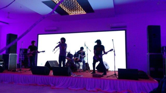 famous live band muharraq bahrain
